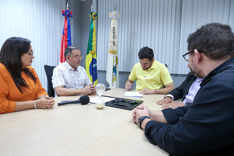 Prefeito Renato Junior amplia benefícios de 264 profissionais do programa Mais Médicos e aumenta em mais de 100% auxílio-moradia em Manaus