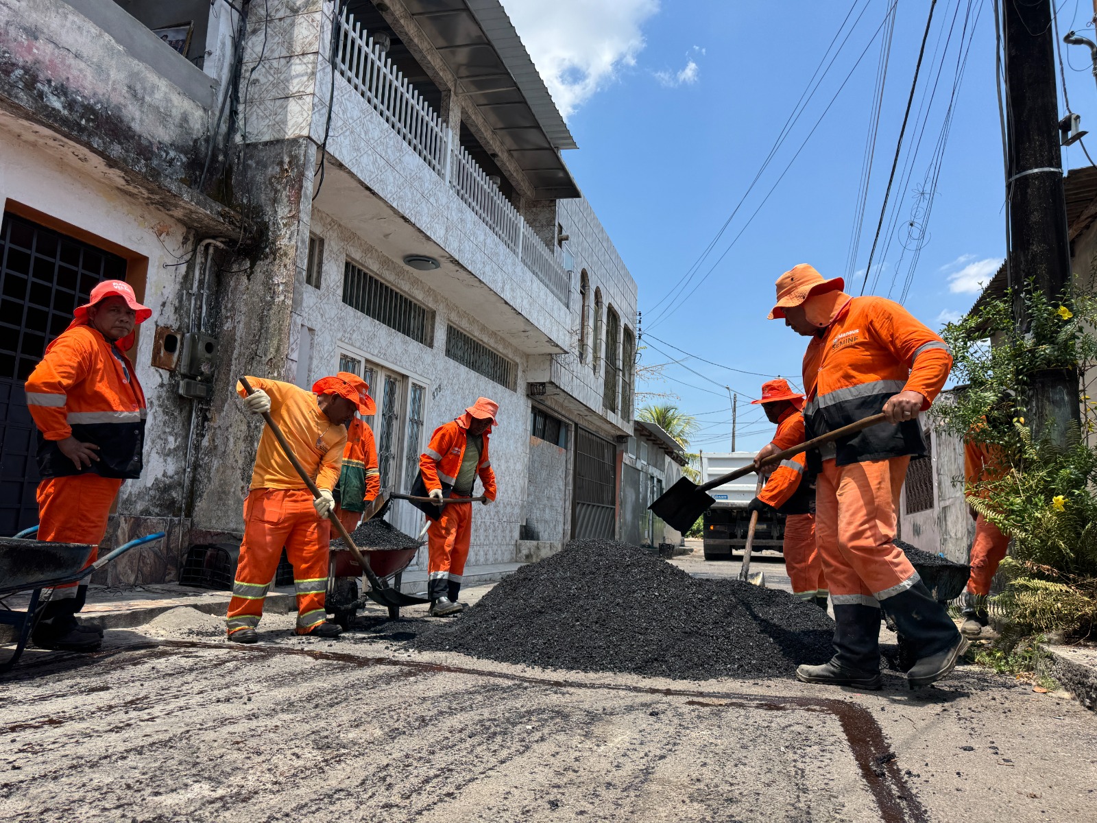 Prefeitura de Manaus avança com manutenção asfáltica da rua Abdias Teles da Silva, no bairro Raiz