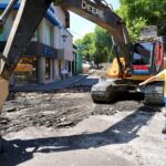 Prefeito Renato Junior vistoria retirada do asfalto na Ferreira Pena e destaca que a área entra em nova etapa para se tornar primeira ‘Rua Gastronômica’ de Manaus