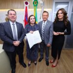 Presidente do TCE-AM apresenta PL à Aleam para regular data-base dos servidores da Corte de Contas