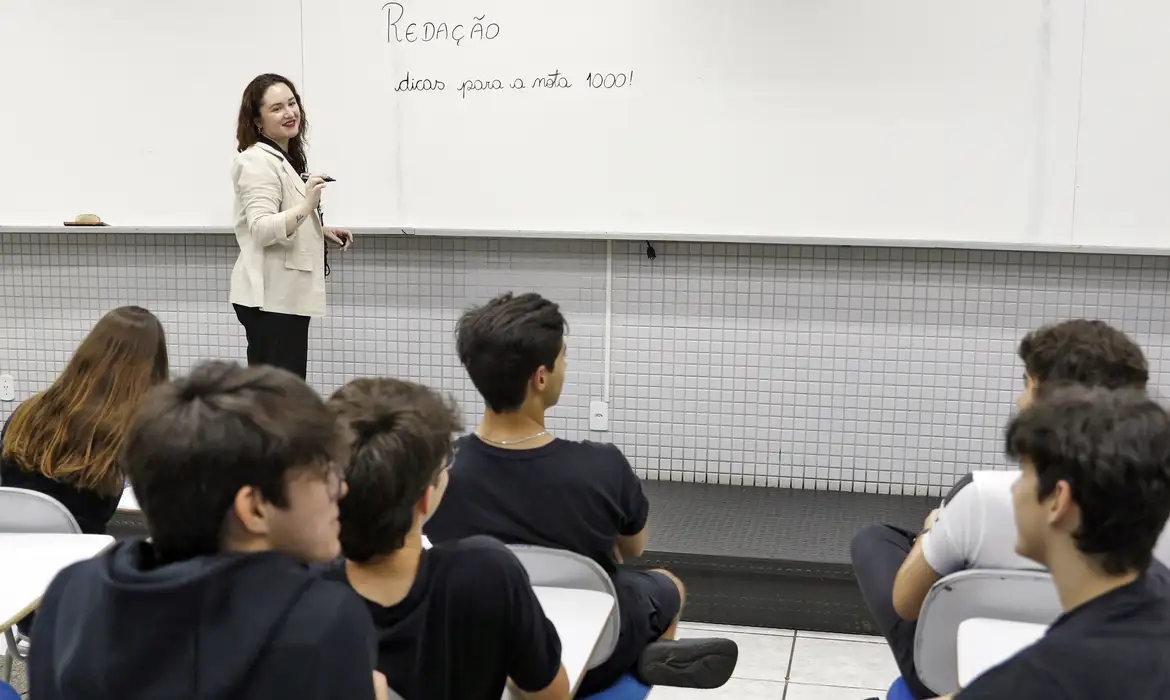 Mais de 625 mil pessoas fazem a Prova Nacional Docente neste domingo
