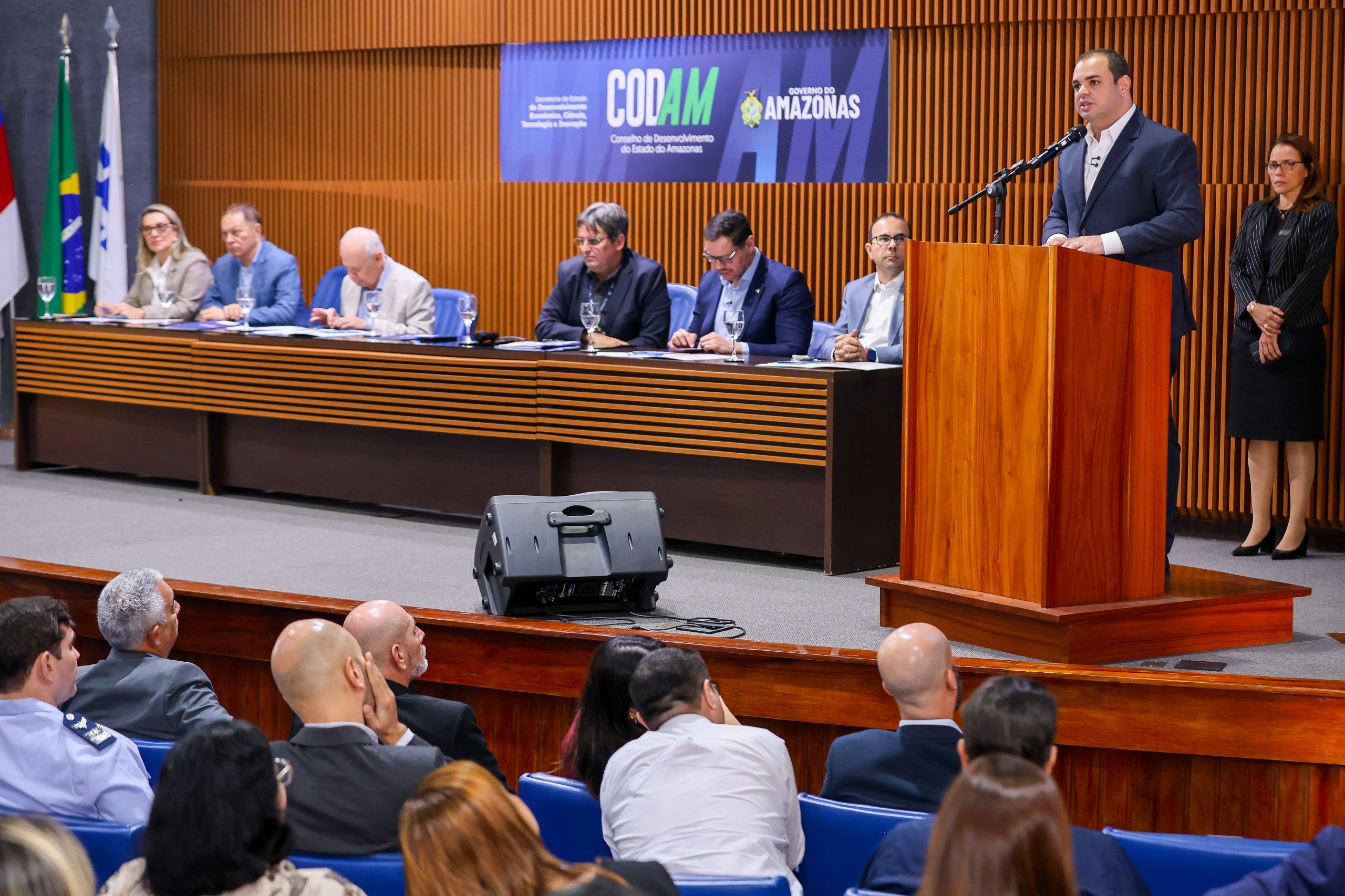 Governador Roberto Cidade preside reunião do Codam com recorde histórico em investimentos