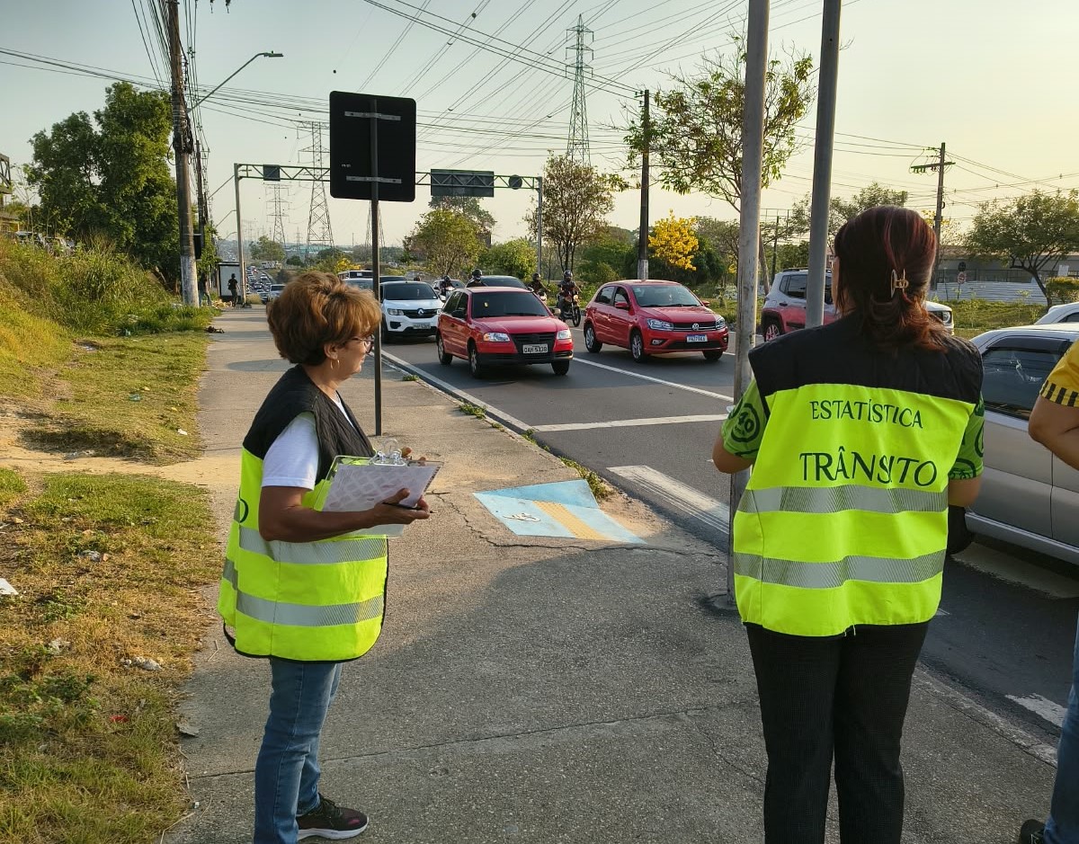 Prefeitura de Manaus realiza pesquisa para melhorar trânsito e segurança de pedestres na avenida das Torres