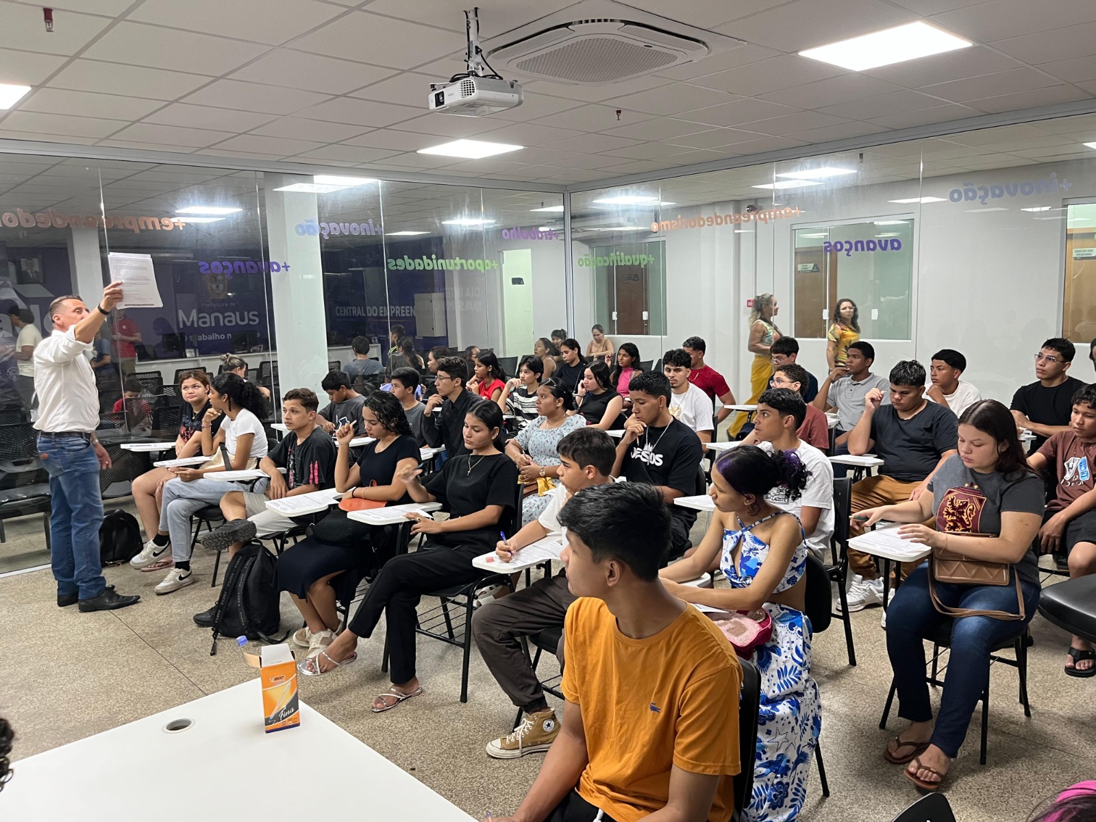 Prefeitura de Manaus abre 80 vagas para curso gratuito de excelência no atendimento ao cliente