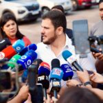 Renato Junior vota em Manaus, reforça gratuidade dos ônibus e convida população às urnas