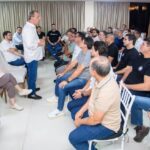 Com apoio dos 62 prefeitos, Omar fortalece aliança na capital com 37 vereadores