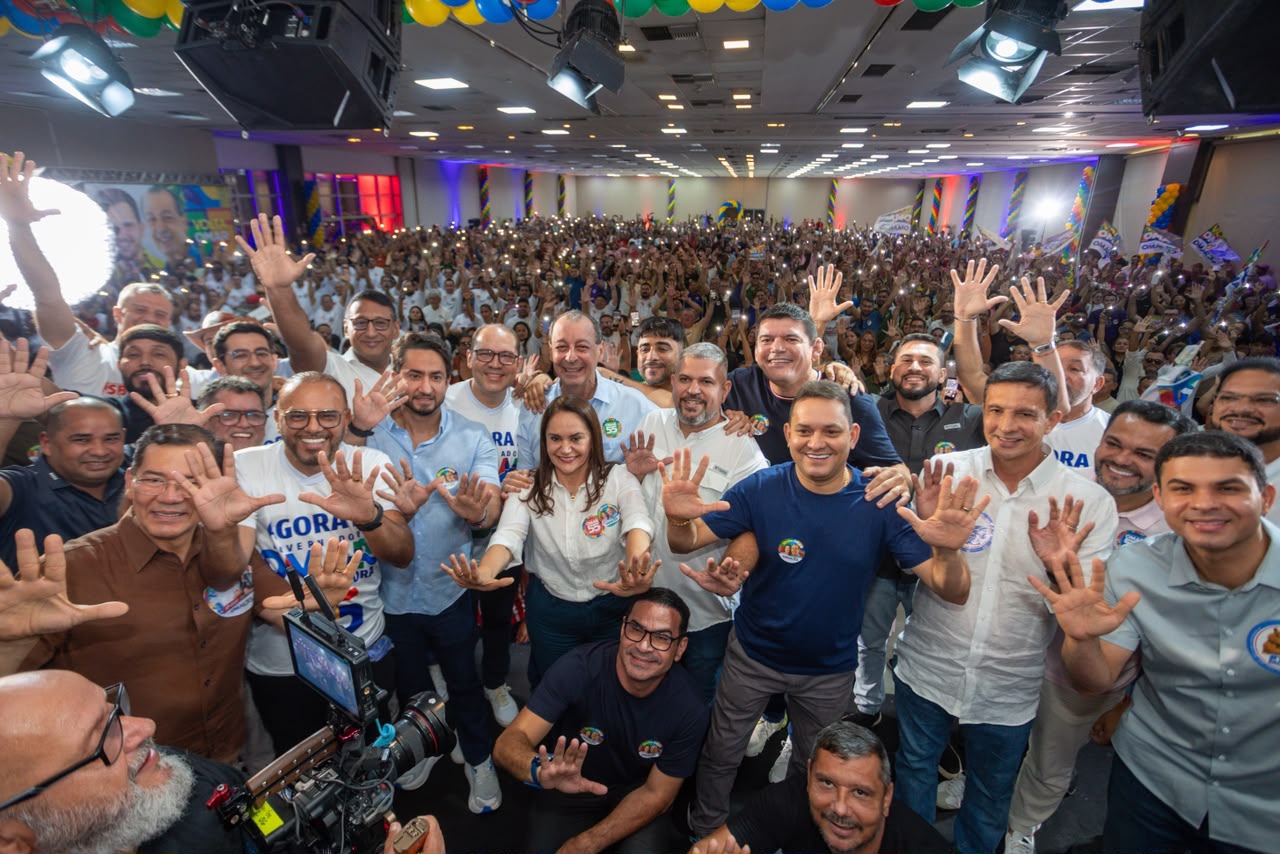 Omar Aziz é aplaudido em Manaus após aprovação do fim da escala 6×1