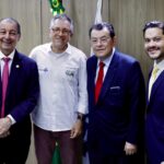 Governador eleito Omar Aziz discute ações emergenciais para a saúde do Amazonas com ministro Padilha em Brasília